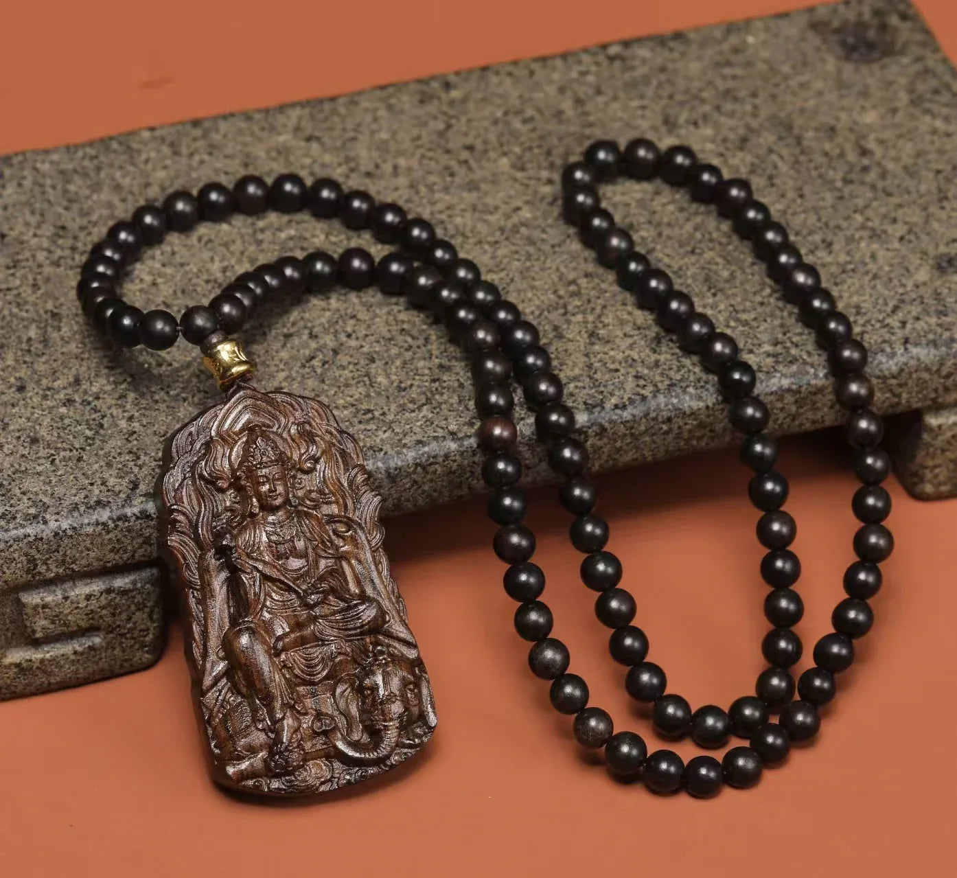 Ancient Yisumu Agarwood Pendant - Traditional Cultural Jewelry - Red Leaf Forest