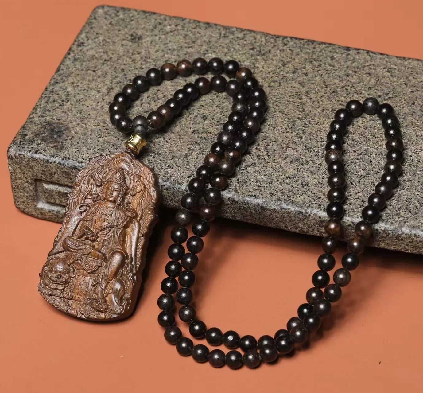 Ancient Yisumu Agarwood Pendant - Traditional Cultural Jewelry - Red Leaf Forest