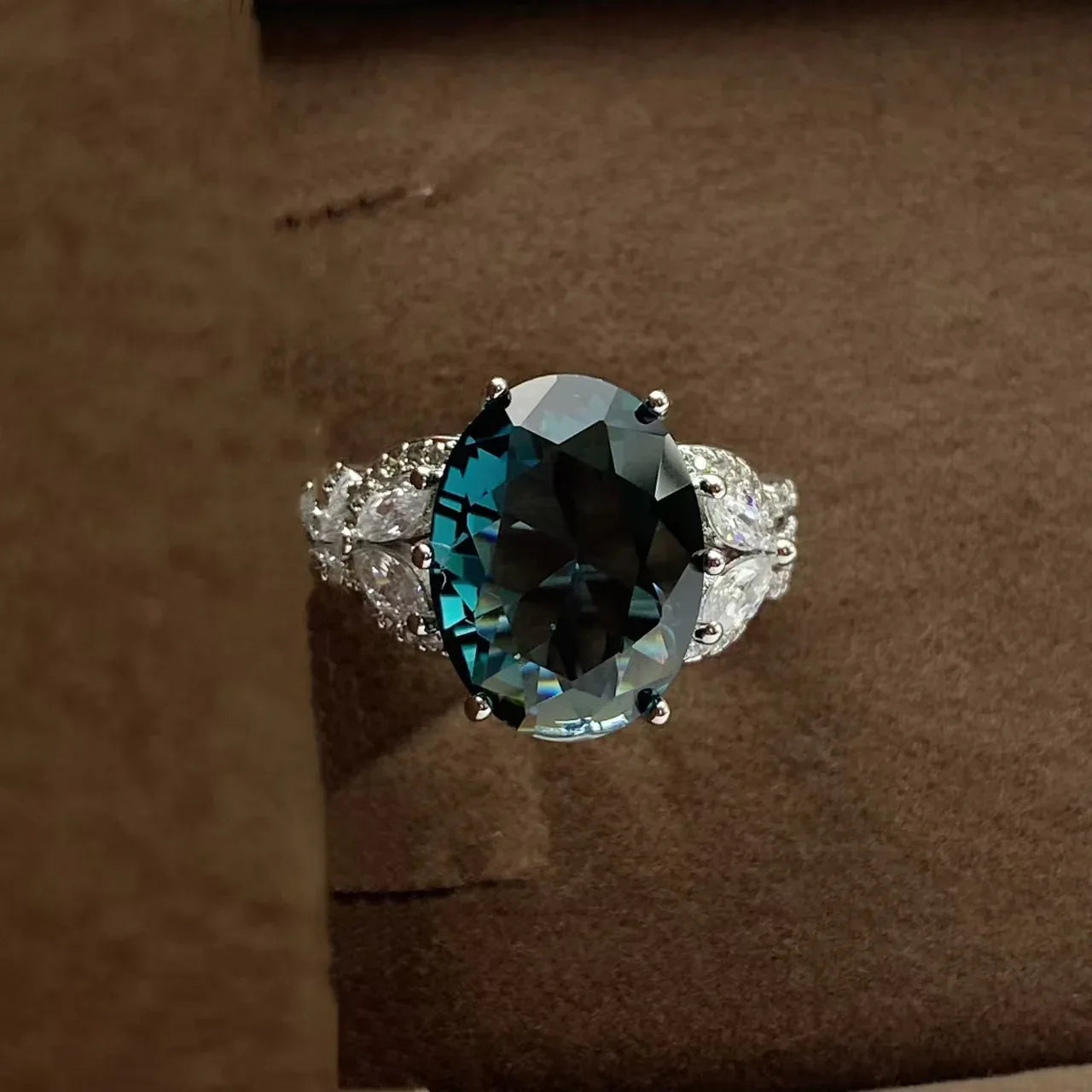 Retro Exquisite Gemstone Ring - Red Leaf Forest