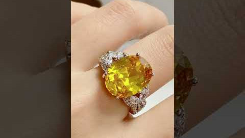 Retro exquisite gemstone ring showcase video featuring sparkling yellow diamond and London blue sapphire designs with 360-degree view